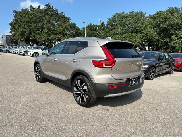 2024 Volvo XC40 Ultimate Bright Theme