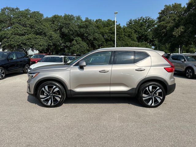 2024 Volvo XC40 Ultimate Bright Theme