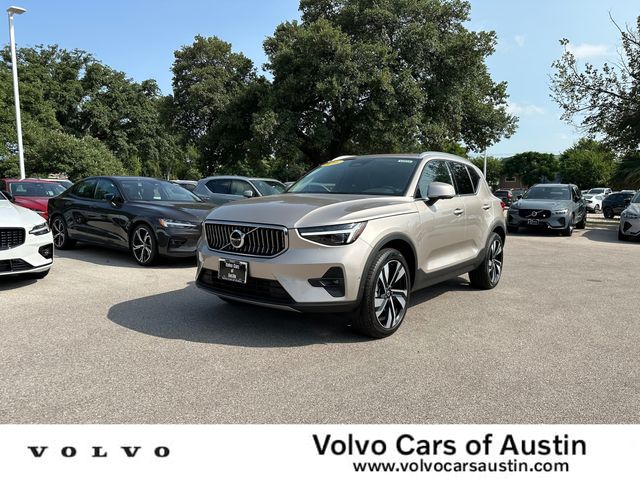 2024 Volvo XC40 Ultimate Bright Theme