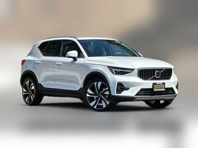 2024 Volvo XC40 Ultimate Bright Theme