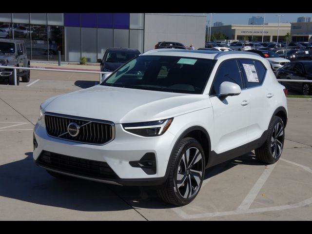 2024 Volvo XC40 Ultimate Bright Theme