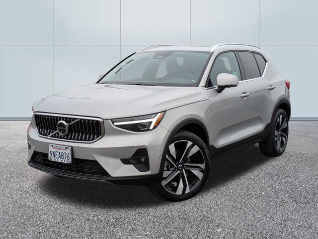 2024 Volvo XC40 Ultimate Bright Theme