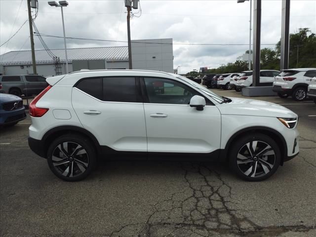 2024 Volvo XC40 Ultimate Bright Theme