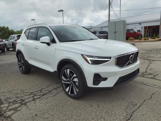 2024 Volvo XC40 Ultimate Bright Theme