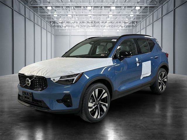 2024 Volvo XC40 Ultimate Dark Theme