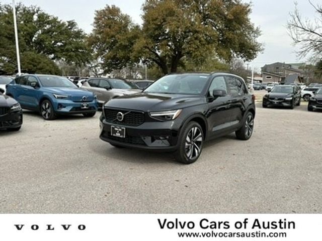 2024 Volvo XC40 Ultimate Dark Theme