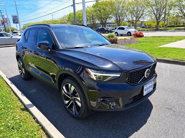 2024 Volvo XC40 Ultimate Dark Theme