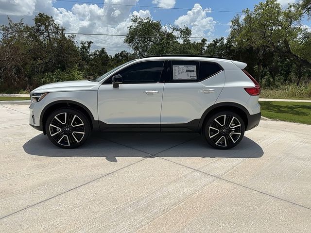 2024 Volvo XC40 Ultimate Dark Theme