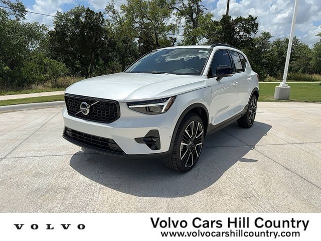 2024 Volvo XC40 Ultimate Dark Theme