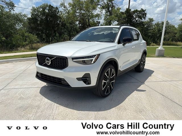 2024 Volvo XC40 Ultimate Dark Theme