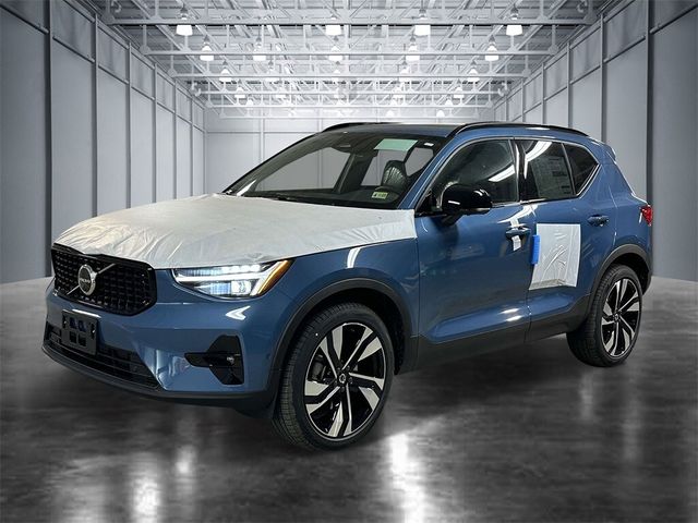 2024 Volvo XC40 Ultimate Dark Theme