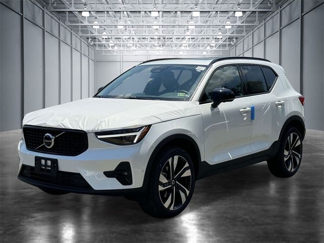 2024 Volvo XC40 Ultimate Dark Theme