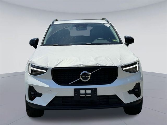 2024 Volvo XC40 Ultimate Dark Theme