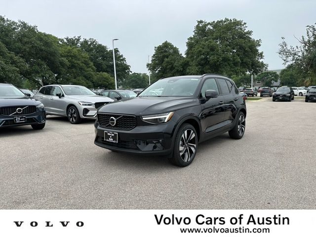 2024 Volvo XC40 Ultimate Dark Theme