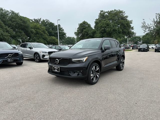 2024 Volvo XC40 Ultimate Dark Theme