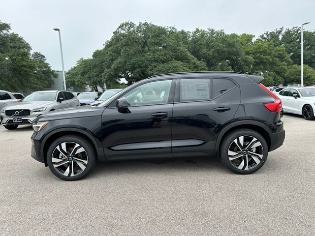 2024 Volvo XC40 Ultimate Dark Theme