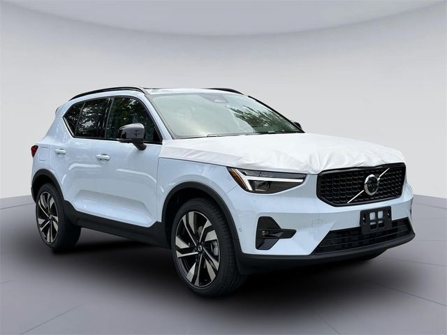 2024 Volvo XC40 Ultimate Dark Theme