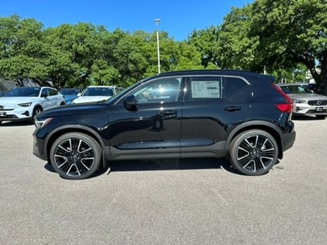 2024 Volvo XC40 Ultimate Dark Theme