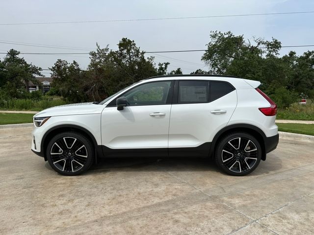 2024 Volvo XC40 Ultimate Dark Theme