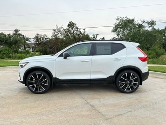 2024 Volvo XC40 Ultimate Dark Theme