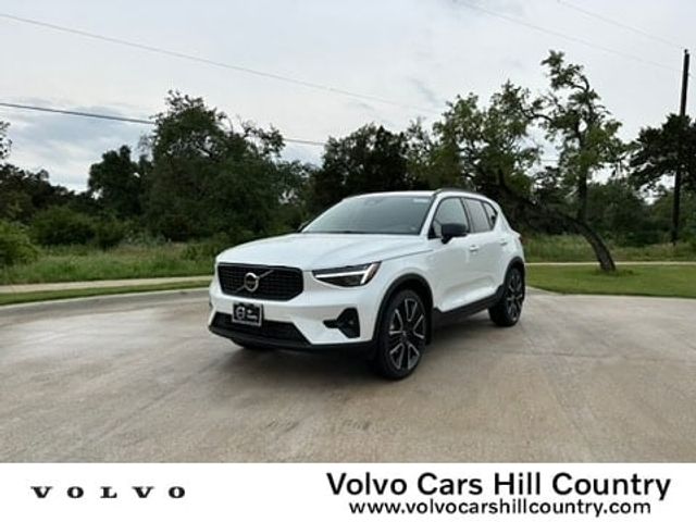 2024 Volvo XC40 Ultimate Dark Theme