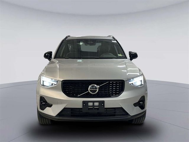 2024 Volvo XC40 Ultimate Dark Theme