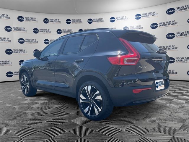 2024 Volvo XC40 Ultimate Dark Theme