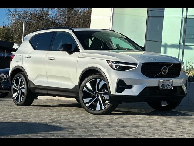 2024 Volvo XC40 Ultimate Dark Theme