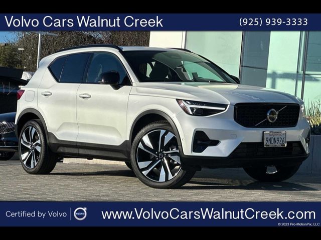 2024 Volvo XC40 Ultimate Dark Theme