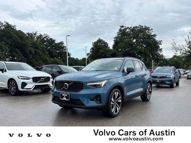 2024 Volvo XC40 Ultimate Dark Theme