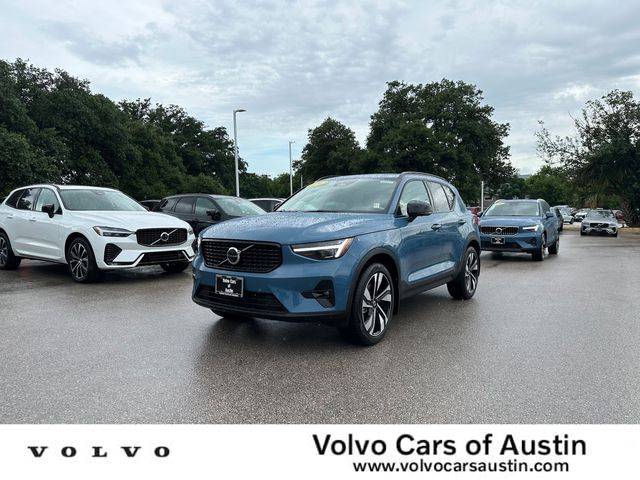 2024 Volvo XC40 Ultimate Dark Theme