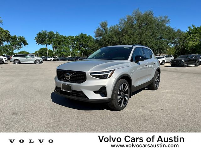 2024 Volvo XC40 Ultimate Dark Theme