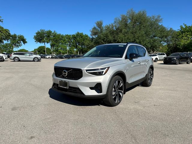 2024 Volvo XC40 Ultimate Dark Theme