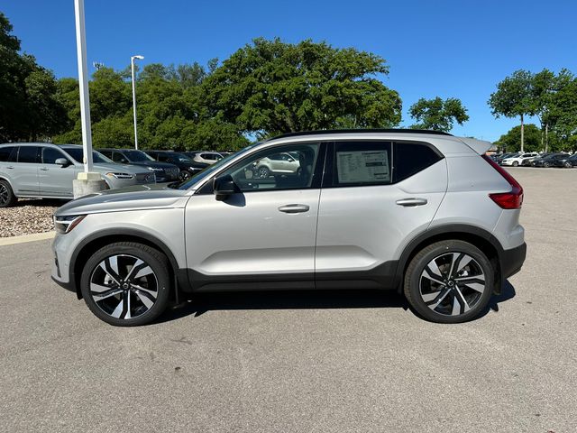 2024 Volvo XC40 Ultimate Dark Theme