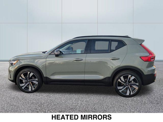 2024 Volvo XC40 Ultimate Dark Theme