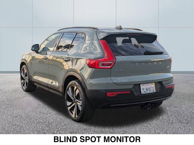 2024 Volvo XC40 Ultimate Dark Theme