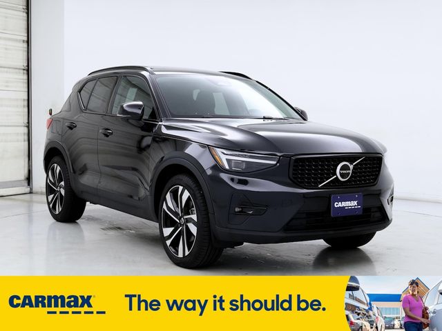 2024 Volvo XC40 Ultimate Dark Theme