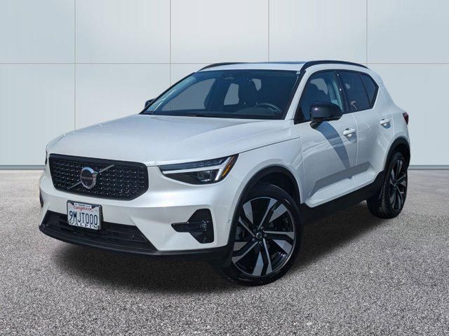 2024 Volvo XC40 Ultimate Dark Theme