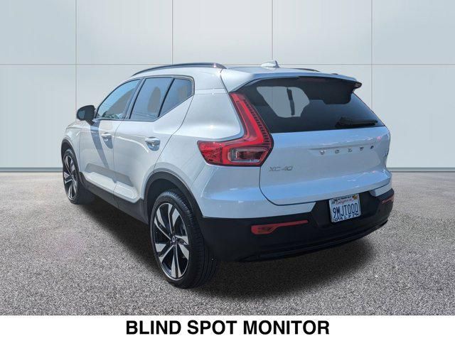 2024 Volvo XC40 Ultimate Dark Theme