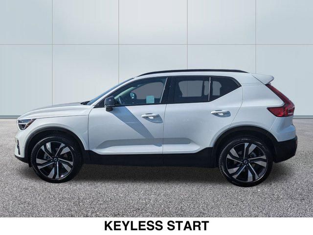 2024 Volvo XC40 Ultimate Dark Theme