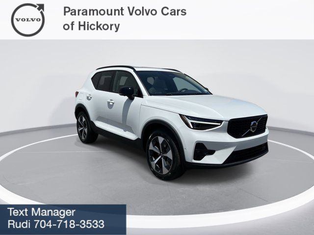 2025 Volvo XC40 Plus Dark Theme