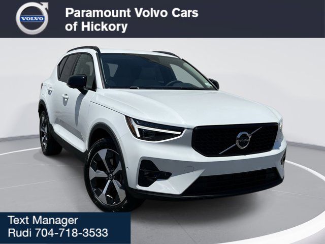 2025 Volvo XC40 Plus Dark Theme