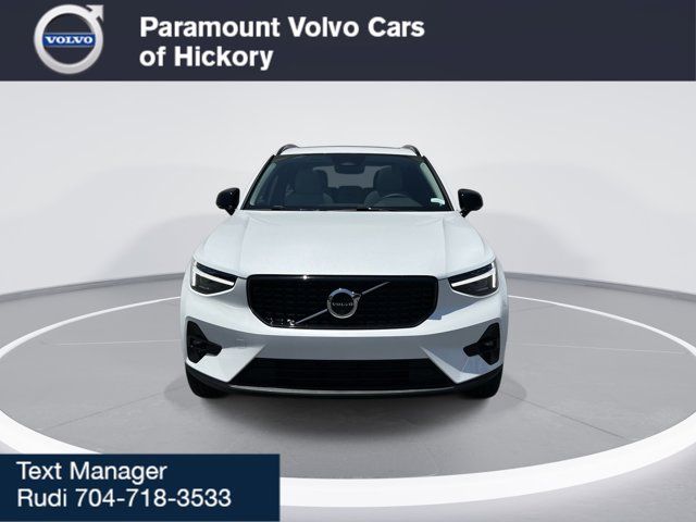 2025 Volvo XC40 Plus Dark Theme