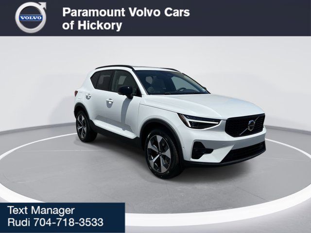 2025 Volvo XC40 Plus Dark Theme