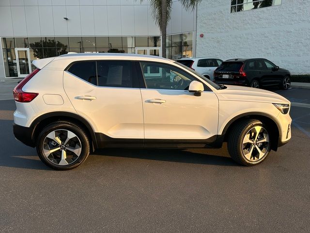 2024 Volvo XC40 Plus Bright Theme