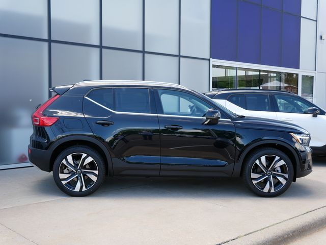 2024 Volvo XC40 Plus Bright Theme