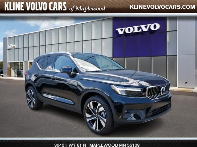 2024 Volvo XC40 Plus Bright Theme