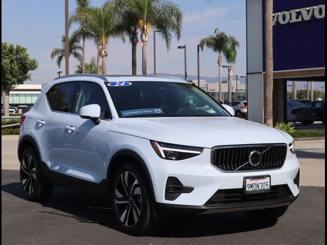 2024 Volvo XC40 Plus Bright Theme