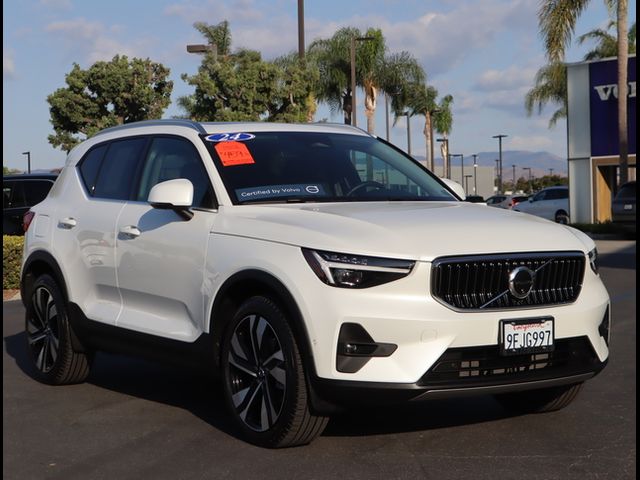 2024 Volvo XC40 Plus Bright Theme