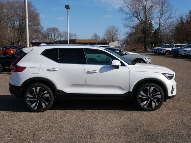 2024 Volvo XC40 Ultimate Bright Theme